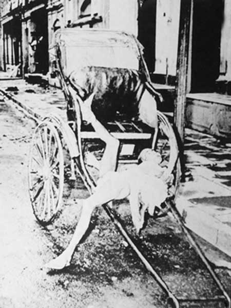 An unknown rickshaw puller who was murdered by the rioters during the communal riot in Calcutta.jpg